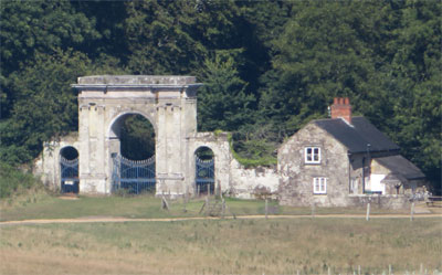 The Freemantle Gate on the driveway from Godshill