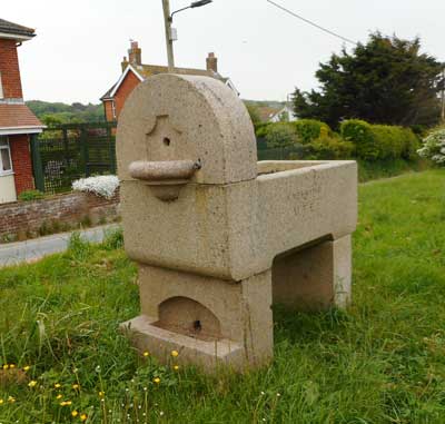 MTE Drinking Fountain Trough Freshwater