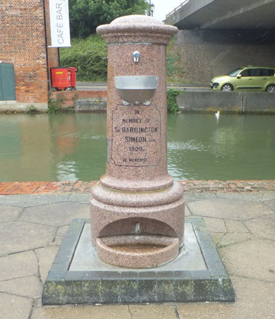 The Simeon Memorial drinking fountain and dog bowl on Newport Quay