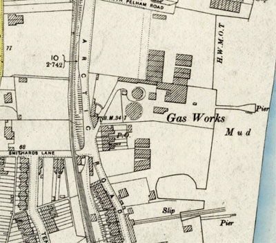 1896 map showing Cowes gas work between Artic Road and the river