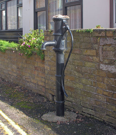 Yarmoutn South Street water pump