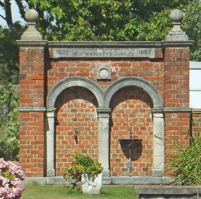 Wootton-fountain.jpg