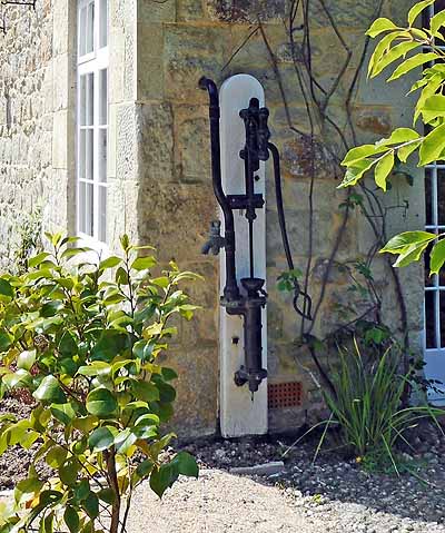 Bonchurch Pump