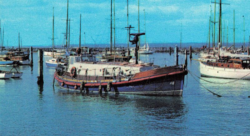 File:Howe-lifeboat-Yarmouth-harbour.jpg