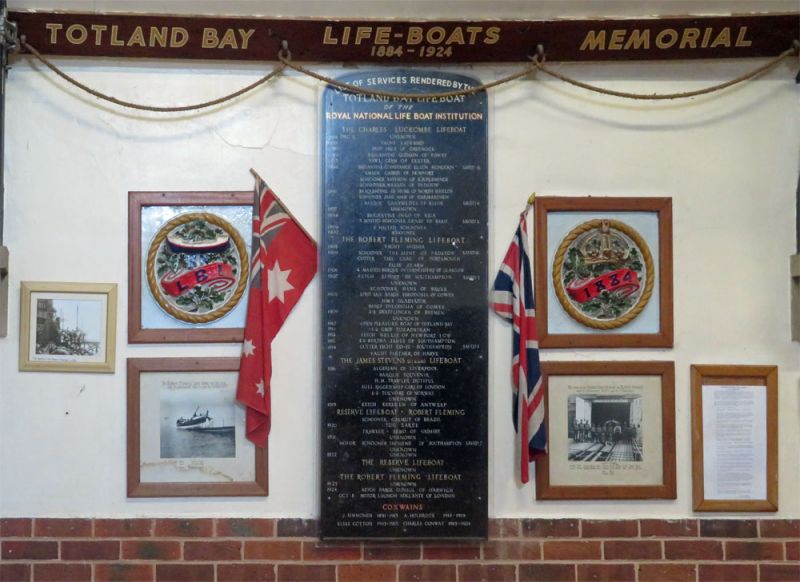 File:Totland-rnli-memorial.jpg